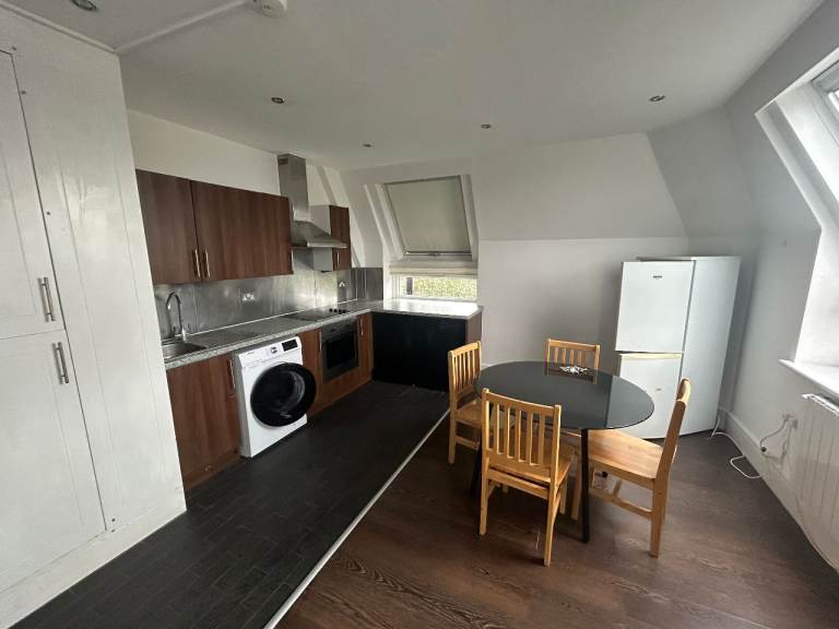 KENTON-HA3 - SPACIOUS TWO DOUBLE BEDROOM FLAT 3RD FLOOR