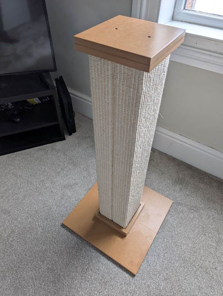 Cat scratching post