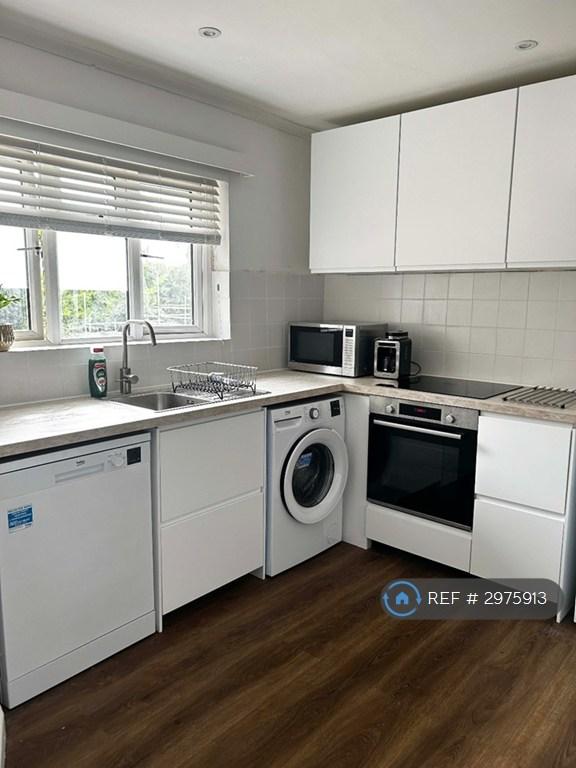 1 bedroom in Bassett Avenue, Southampton, SO16 (#2975913)