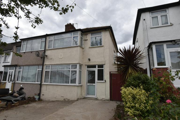 3 bedroom house in Dale Avenue, HA8