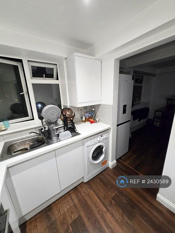 1 bedroom flat in Connaught Towers, Thornton Heath, CR7 (1 bed) (#2430589)