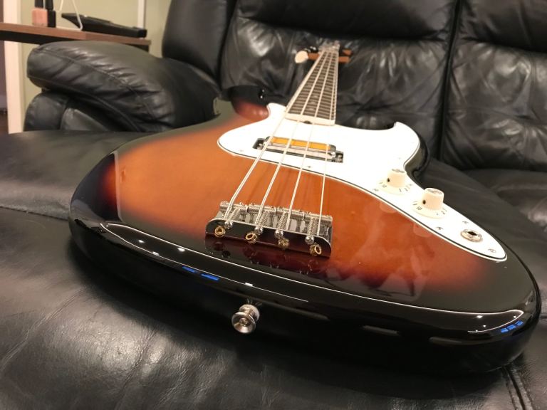 Fender Gold Foil Jazz Bass Guitar®, Ebony Fingerboard, 2-Color Sunburst, 2022, wow!