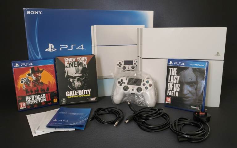 BOXED PS4 500GB Glacier White (Original Model) + Controller & 3 Top Games! Excellent condition!