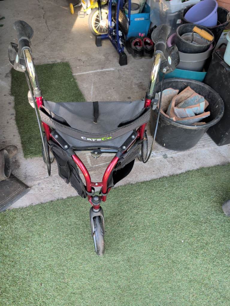 Tri walker aid