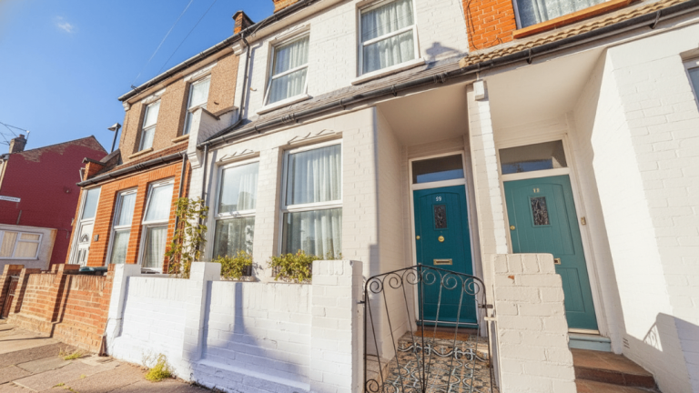 Modern Double Room in Shared House – SW18 | Near Wandsworth Town Station