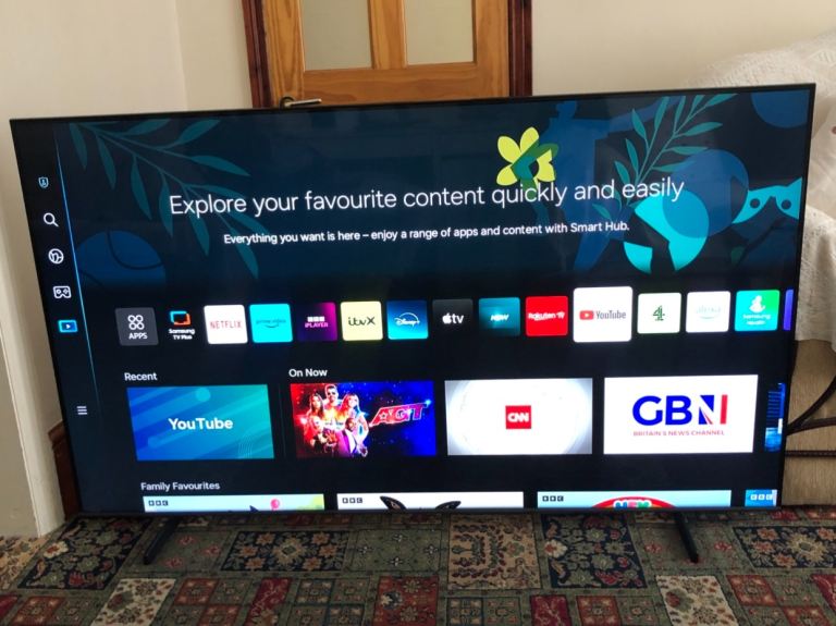 SAMSUNG QE65Q60A 65 Inch Smart 4K Ultra HD HDR QLED TV with Bixby, Alexa & Google Assistant