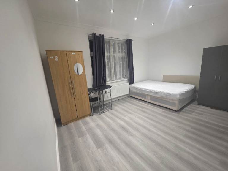 Walking distance to Barkingside Underground Station 