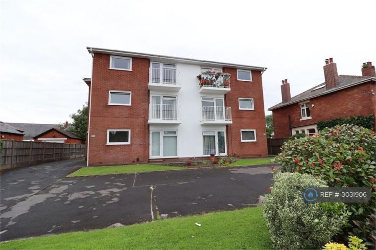 2 bedroom flat in Fulwood, Preston, PR2 (2 bed) (#3031906)
