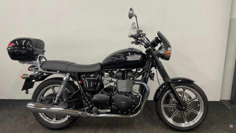 TRIUMPH BONNEVILLE ** CENTRE STAND - TOP BOX - SERVICE HISTORY **