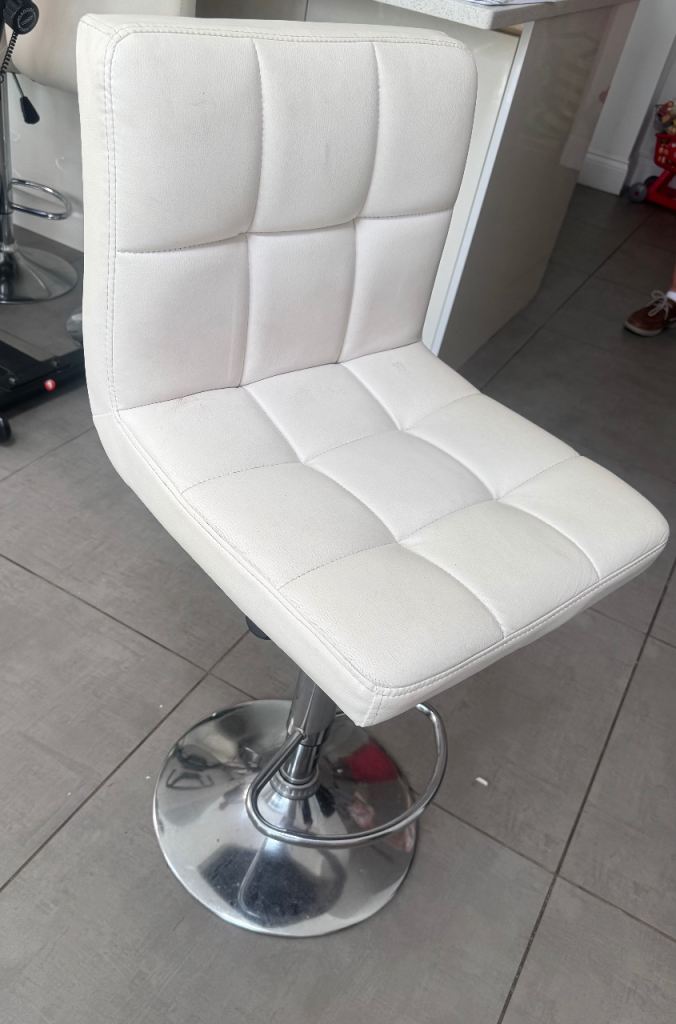 Cream bar stools x4