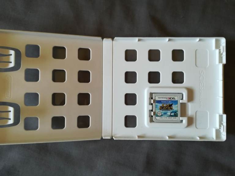 Kid Icarus Uprising  3ds