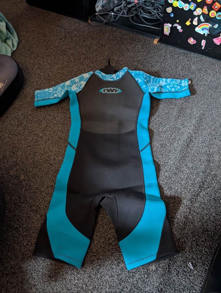 Boys wetsuit size 12/13 years old. 
