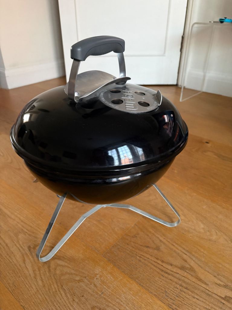 Weber Smokey Joe barbecue bbq