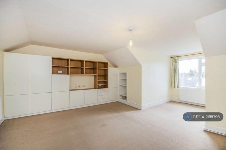 1 bedroom flat in Clyde Road, Wallington, SM6 (1 bed) (#2195705)