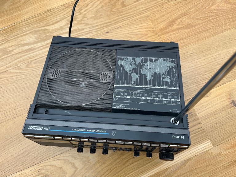 Phillips D2999 World receiver 