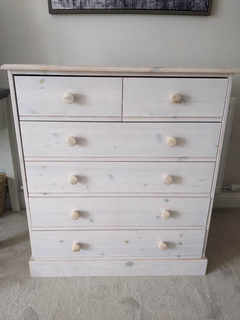 Chest of drawers 
