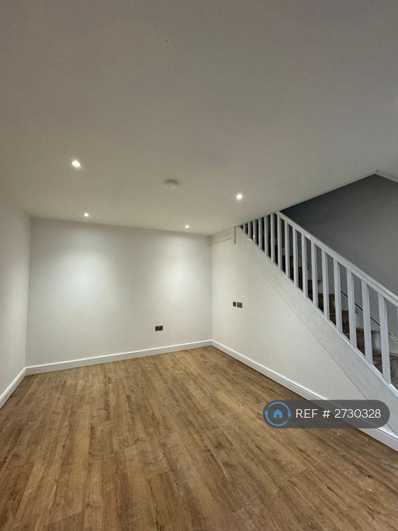 3 bedroom house in Arundel Street, Mossley, Ashton-Under-Lyne, OL5 (3 bed) (#2730328)