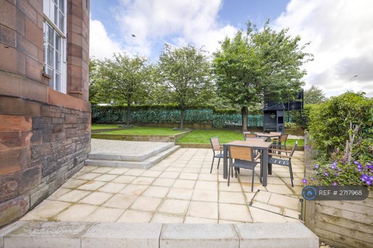 1 bedroom flat in Mcdonald Road, Edinburgh, EH7 (1 bed) (#2717968)
