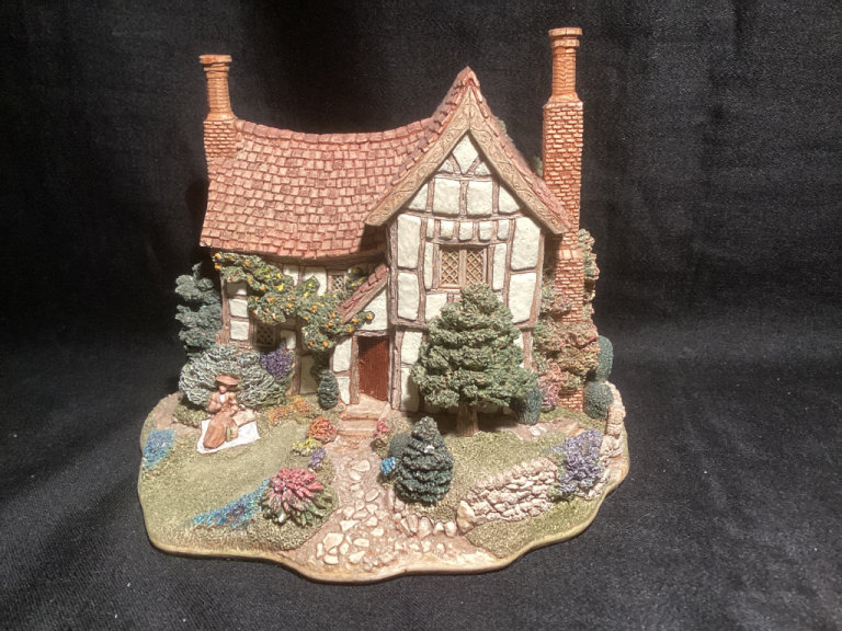 Lilliput Lane,  Hampton Manor