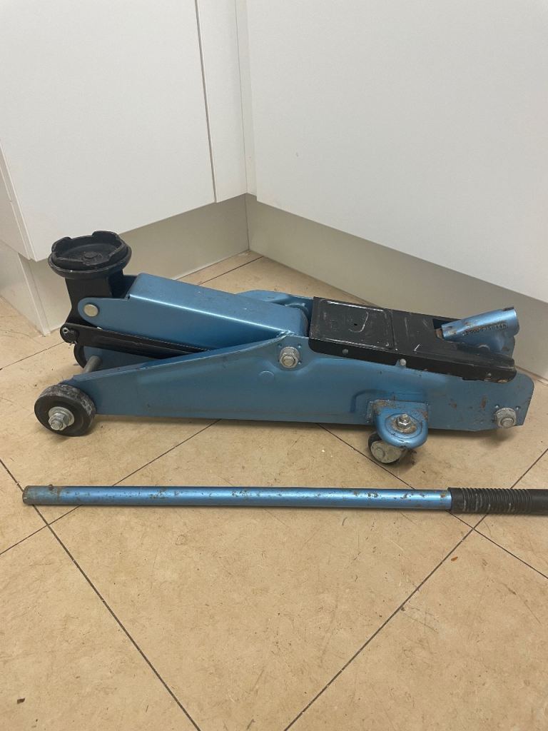 CAR TROLLEY JACK