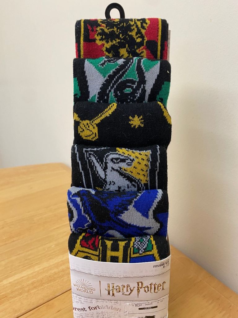 Wizardly World Harry Potters mens pack of 6 pairs socks NEW