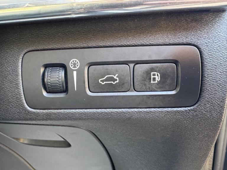 2017 Volvo XC90 2.0 T8 Hybrid Momentum Pro 5dr Geartronic ESTATE PETROL/ELECTRIC Automatic