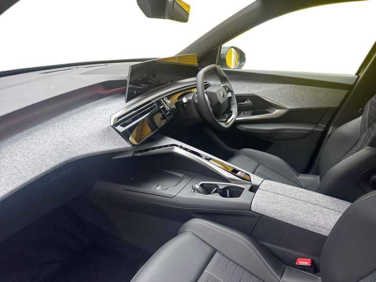 2025 Peugeot 5008 1.2 Hybrid 136 GT 5dr e-DSC6 HATCHBACK PETROL Automatic