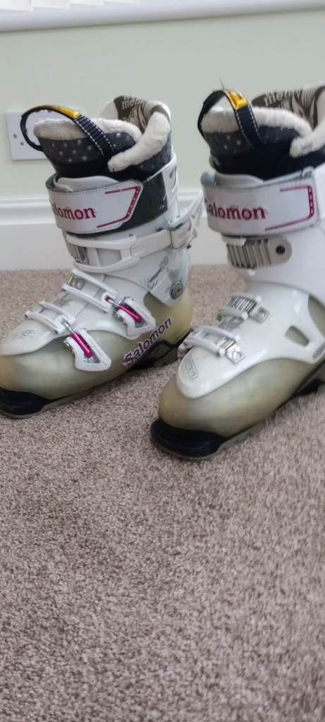 salomon ski boots. Ladies 