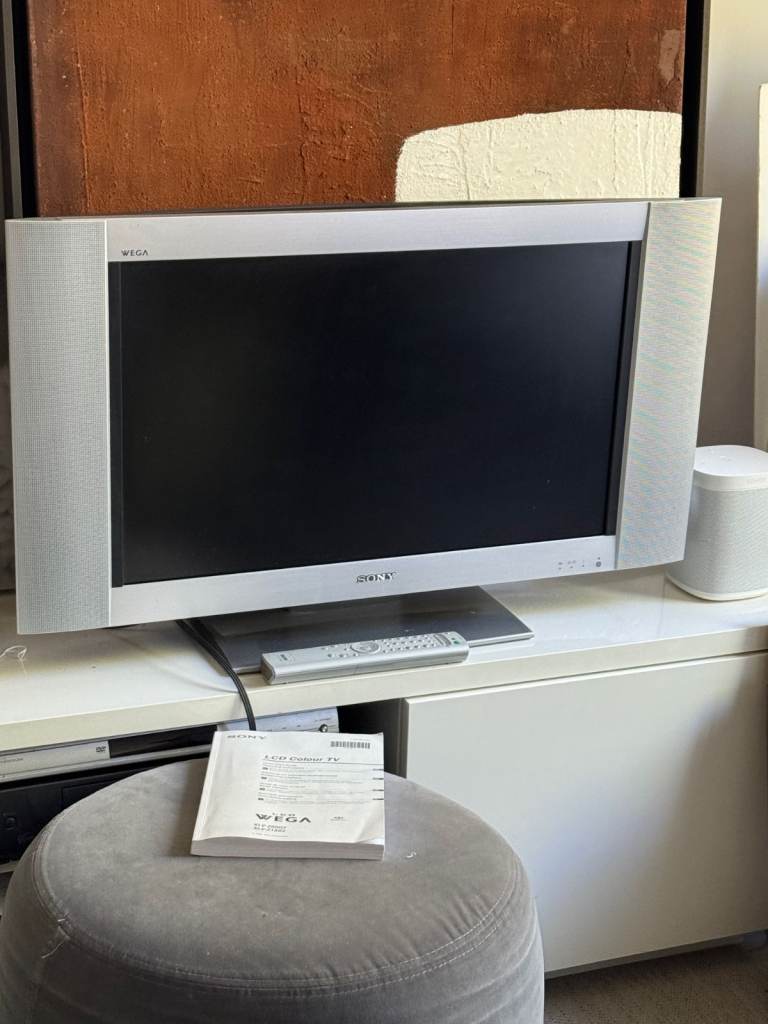 SONY LCD WEGA Colour TV 