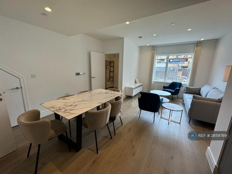 3 bedroom house in Essex Place, London, W4 (3 bed) (#2859789)