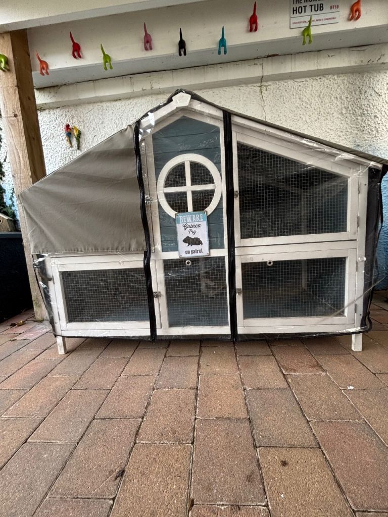 Guinea pig/rabbit hutch