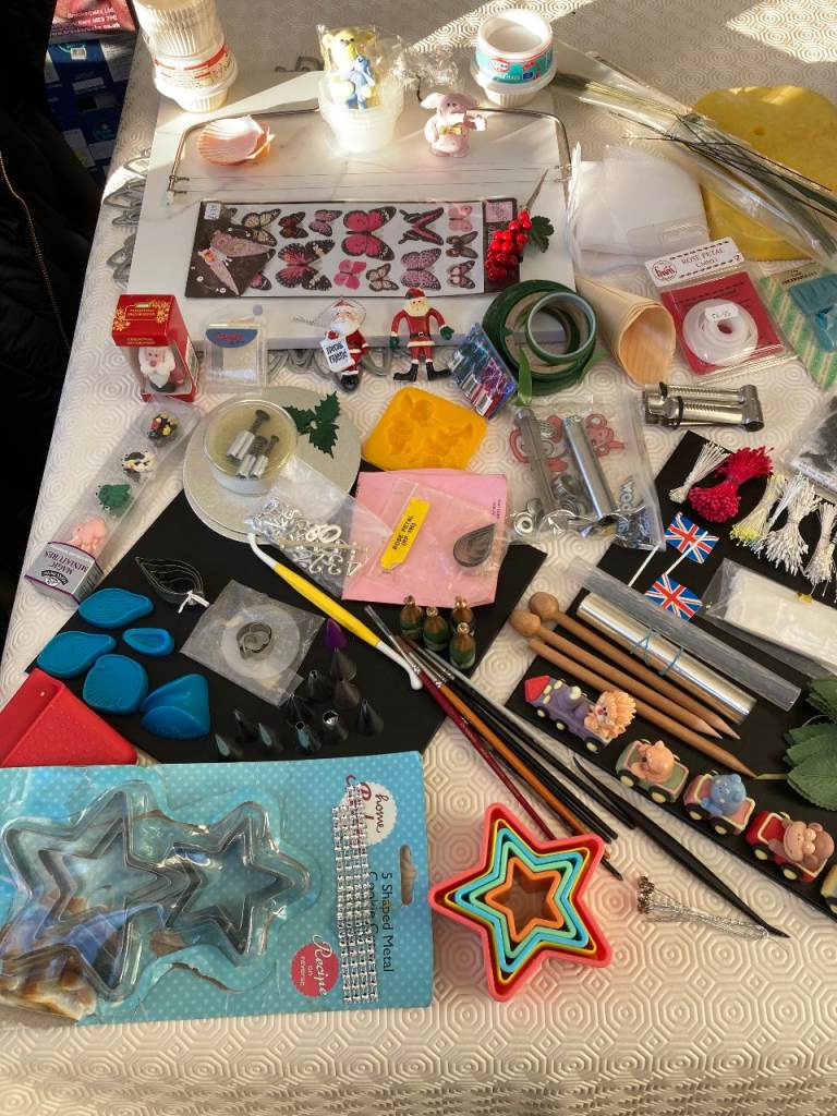 Large bundle of cake decorating items - no longer required