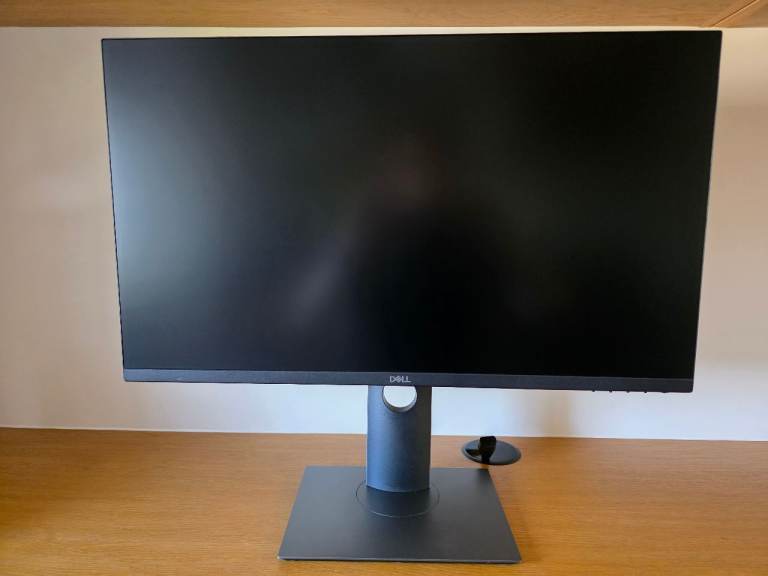 Dell 27-inch 1440p QHD Monitor (P2720D) - Excellent Condition