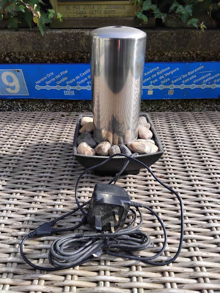 INDOOR ELECTRIC WATER FEATURE - VGC HARDLY USED - LONG FLEX LEAD - 10" high