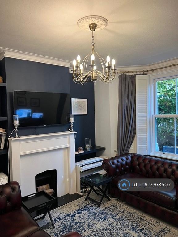 3 bedroom flat in Dudley Road, Kingston Upon Thames, KT1 (3 bed) (#2768507)
