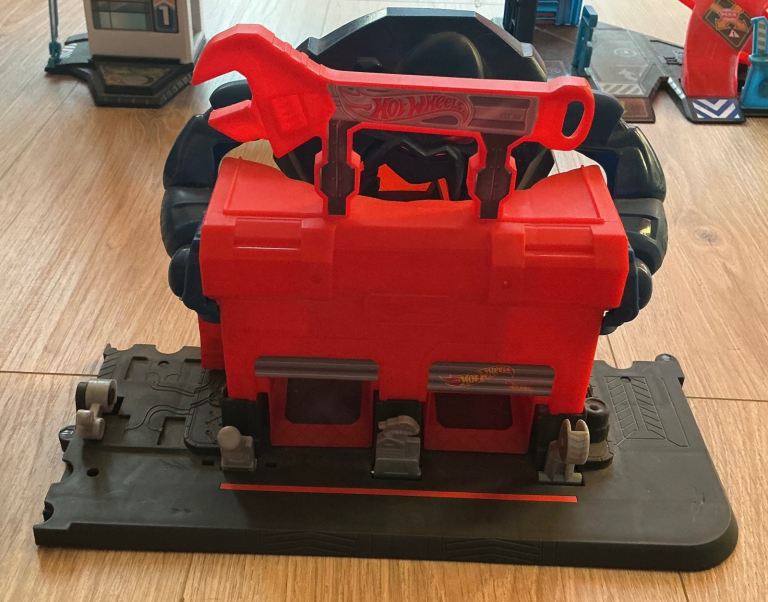 Hot Wheels City Gorilla Rage Garage Attack Playset