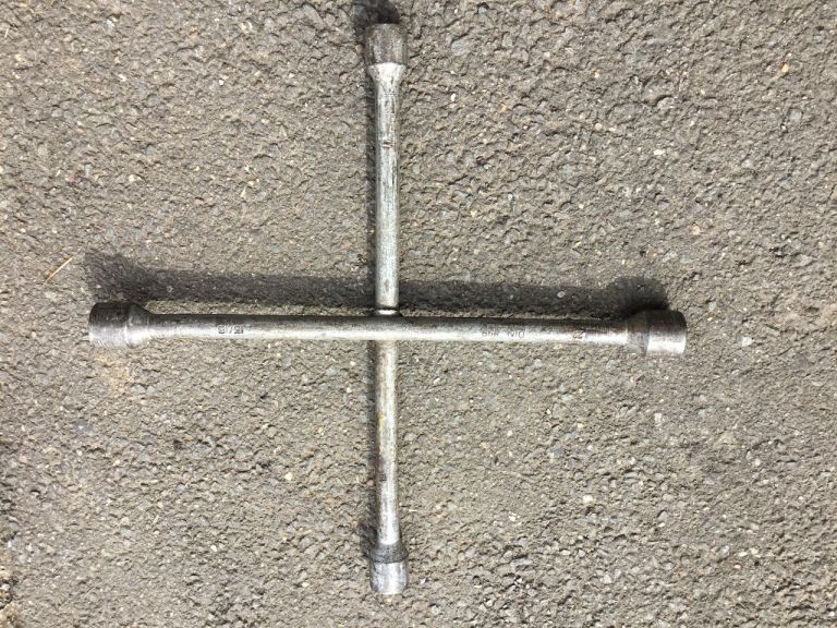 Spider wheel brace