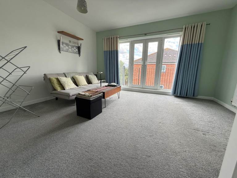 Beautiful 2 Bedroom, 2 Bathroom with reception Flat available to let at Blackthorn Road, Ilford, IG1