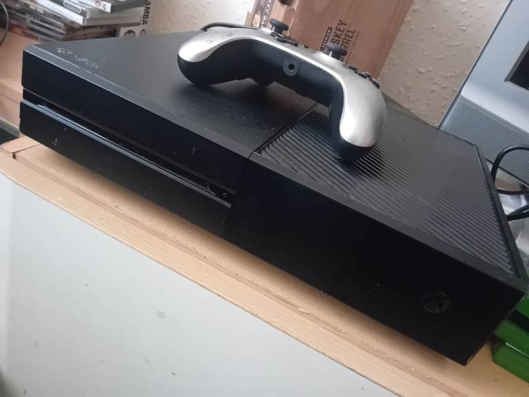 Xbox One Console with Silver Controller