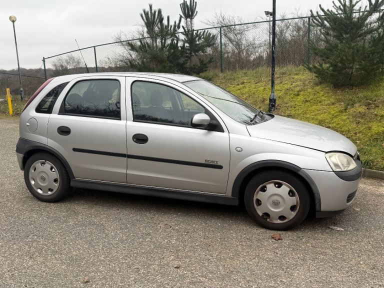 Vauxhall corsa 7months mot 2 keys runs drives 