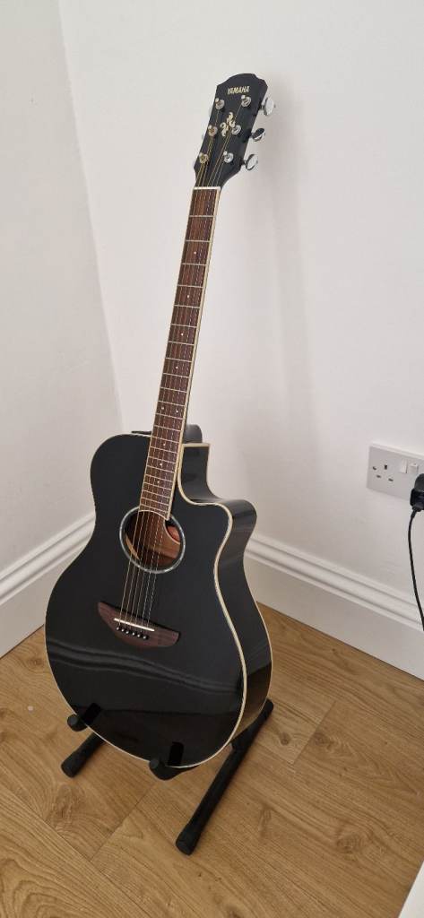 Yamaha APX 600