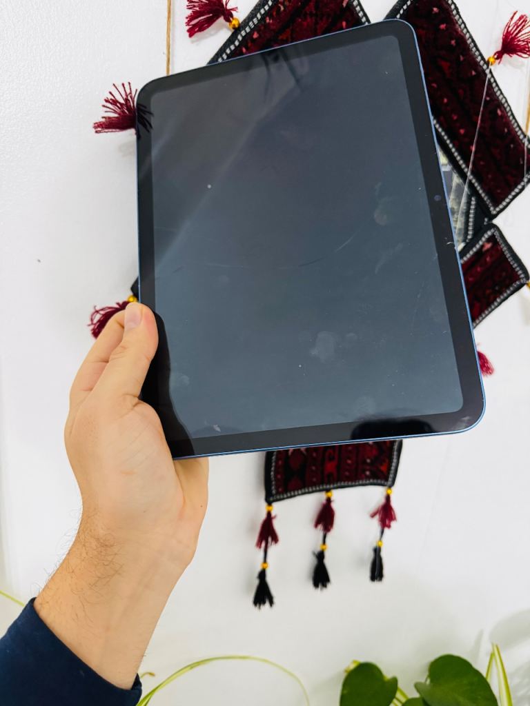 Apple iPad 10th Generation Read Description 