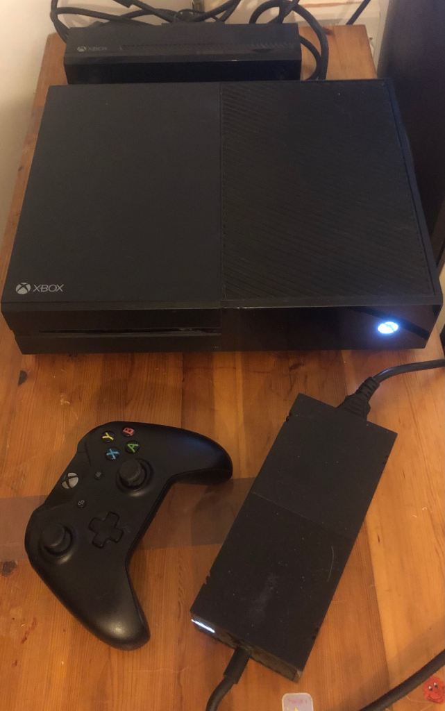 Xbox One Console 1TB with Kinect & Controller – LIKE NEW Condition