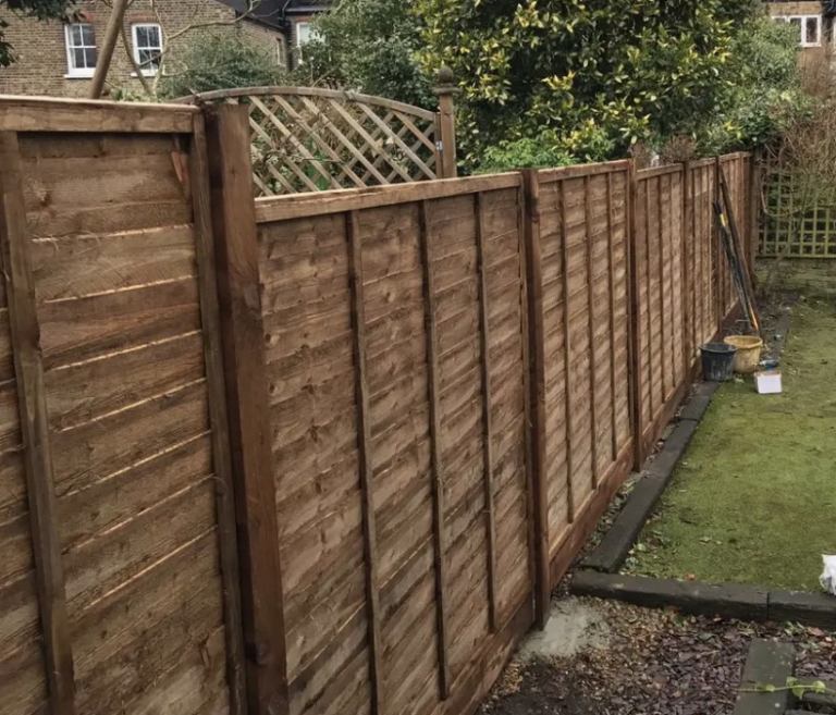 Waney lap fence panel 