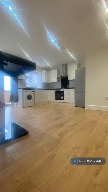 4 bedroom house in Lynhurst Crescent, Uxbridge, UB10 (4 bed) (#2777140)