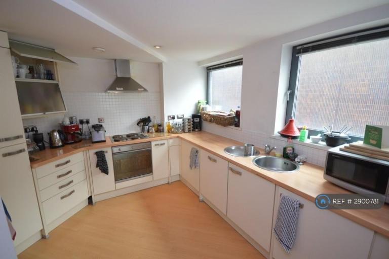 2 bedroom flat in Little Neville Street, Leeds, LS1 (2 bed) (#2900781)