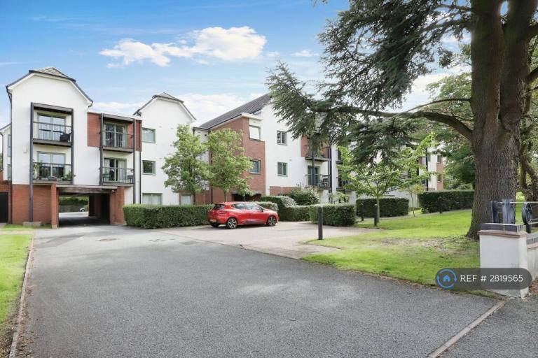 2 bedroom flat in Magnolia Court, Wolverhampton, WV4 (2 bed) (#2819565)