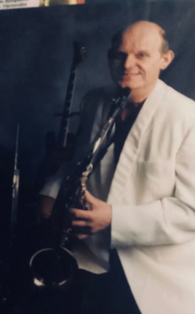 Tenor alto sax Harmonica Flute Rythm guitar vocalist looking to form duo in Weymouth area