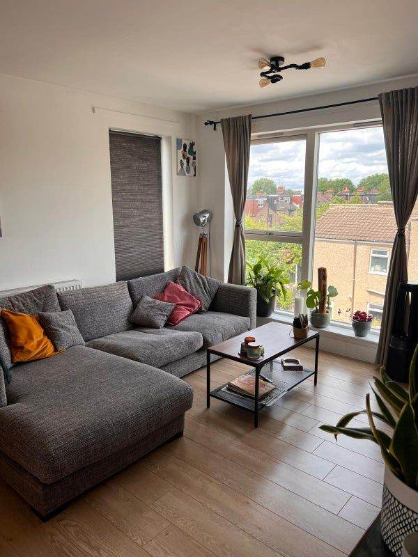 Double room in bright Walthamstow flat
