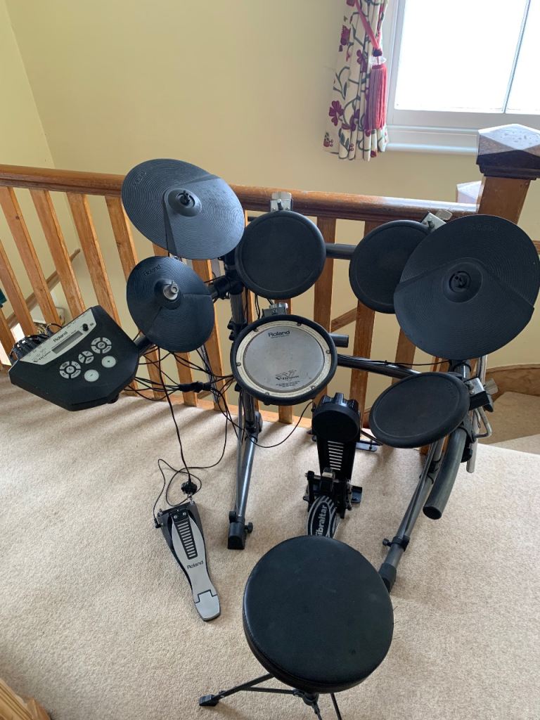 Electronic Drum Kit (Roland TD-6V)